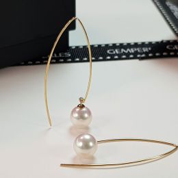 Crochet d'oreille Perle Akoya, Or Jaune. Less is more. Minimaliste