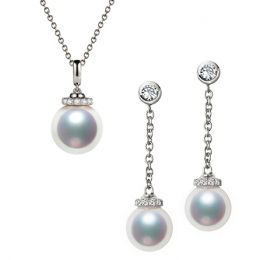 Pendentif et Boucles Style princesse. Perles Akoya, Or blanc
