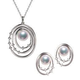 Pendentif et Boucles Kaneo. Perles Akoya, Or blanc, diamants. Motifs cerclés