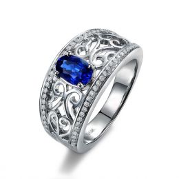 Bague fiançailles saphir 1ct. Or blanc. Motifs brodés dentelles