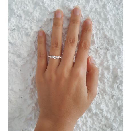 Bague de Fiancaille Cassandre - Solitaire Accompagnée Or Blanc & Jaune | Gemperles