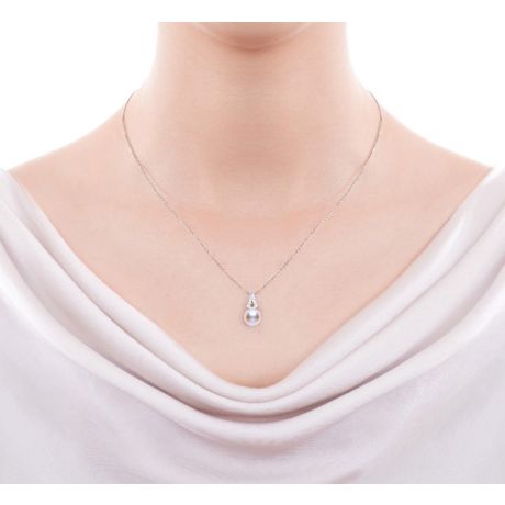 Pendentif perle du Japon Akoya. Michiko. Or blanc et diamants