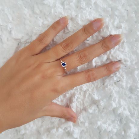 Bague de fiancailles Or blanc et saphir princesse