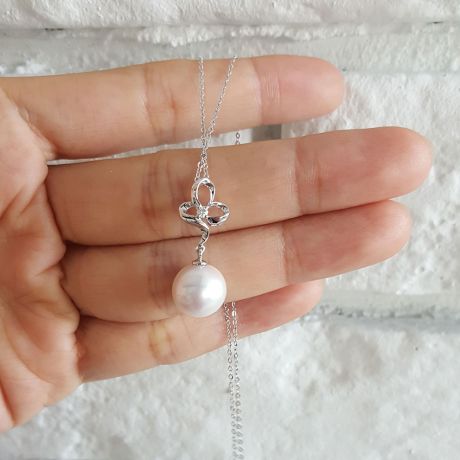 Pendentif or blanc 3 pétales de fleur - Perle de culture, diamant