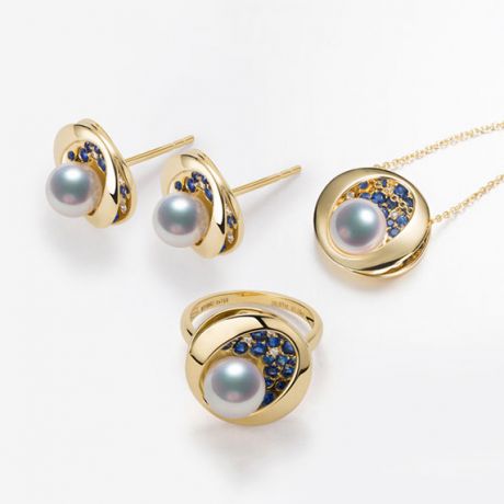 Bague, Pendentif et Boucles d'Oreilles Seiza. Perles Akoya, Or jaune, diamants. 