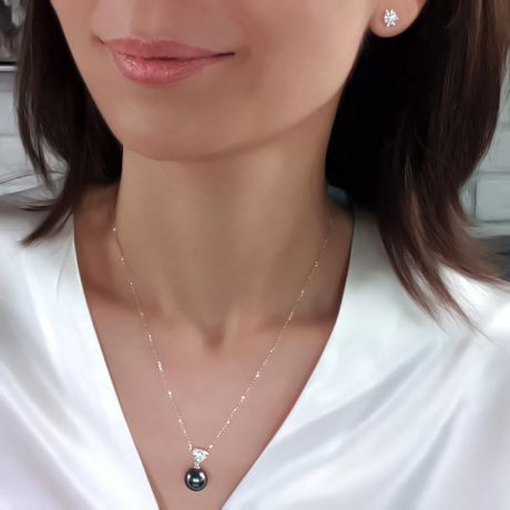 Pendentif Milos - Perle de Tahiti paon bleue - Or blanc, diamants