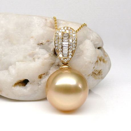 Pendentif perle d'Australie dorée - Or jaune - Diamants ronds, baguettes