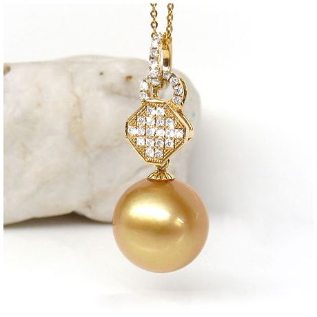 Pendentif bélière d'inspiration romaine - Perle d'Australie 11-12mm, or jaune