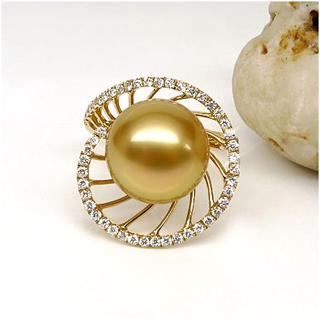 Bague forme elliptique - Perle d'Australie dorée - Or jaune, diamants