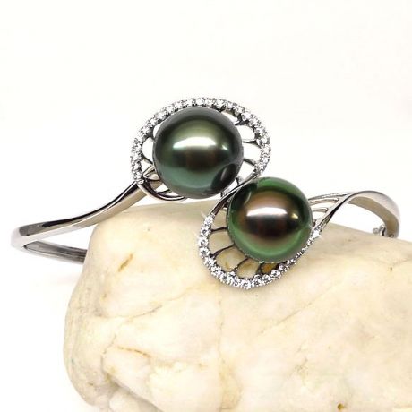 Bracelet perles de Tahiti sur jonc or blanc et diamants