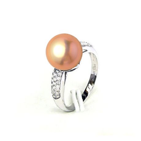 Bague en Perle Culture Eau Douce Rose. Or Blanc Diamants