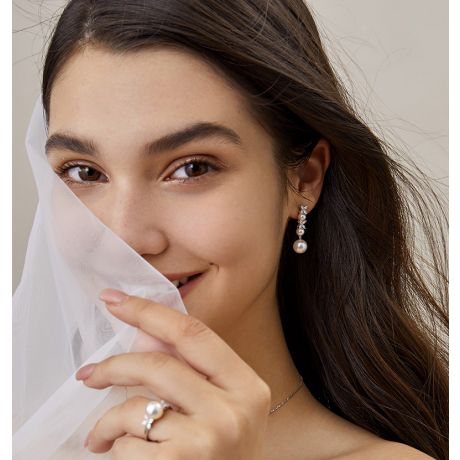 Boucles Oreilles Symphonie Nuptiale. Pendants Or blanc, diamants, perles Akoya