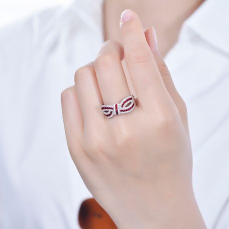 Bague Mandalay I Noeud Or blanc, Rubis, Diamant