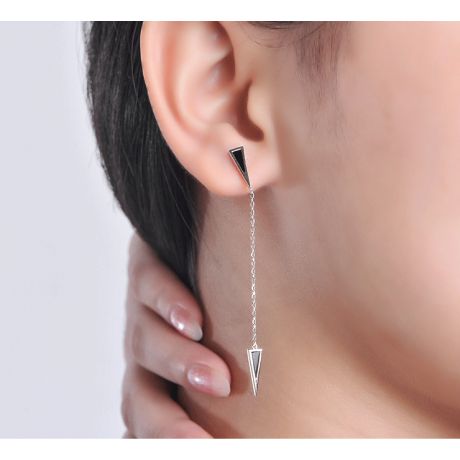 Pendants d'oreilles Or blanc et agates noires. Chaînettes