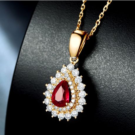 Pendentif rubis rouge vif taillé poire. Diamants sertis et Or rose