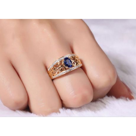 Bague fiançailles saphir 1ct. Or jaune. Motifs brodés dentelles