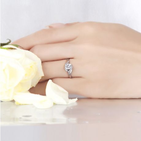 Bague Solitaire Enlacée - Bague Elliptique Platine & Diamants | Gemperles