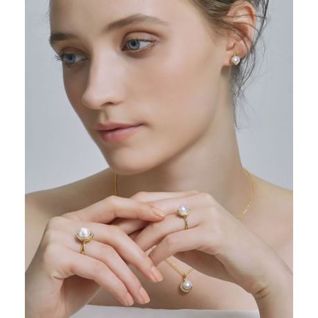 Pendentif et Boucles Hinata. Perles Akoya, Or jaune, diamants.