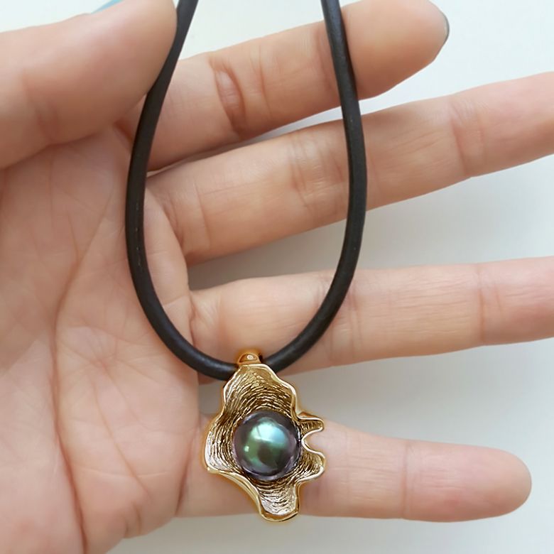 Pendentif polynésien - Perle de Tahiti bleue - Cordon cuir - Or jaune - 4