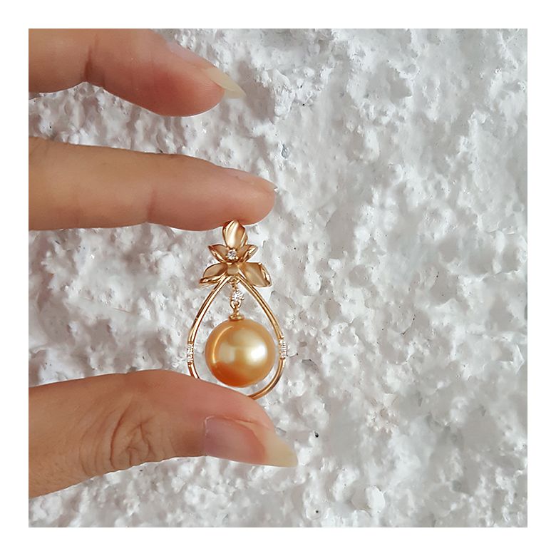 Boucles d'oreilles 3 pétales gold. Perles des mers du Sud - 11