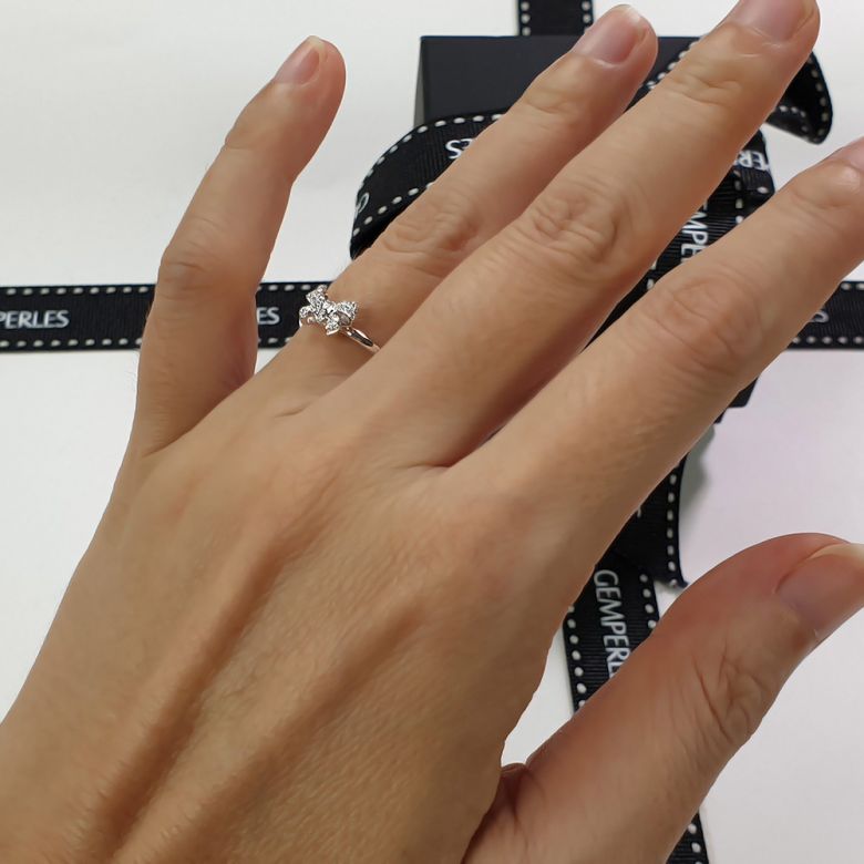 Bague petit noeud Or blanc 18cts. Diamants 0.080ct - 3