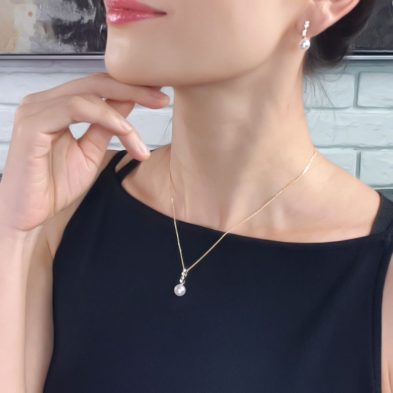 Pendentif et Boucles. Or jaune, Perles. Mya et la danse du serpent - 2