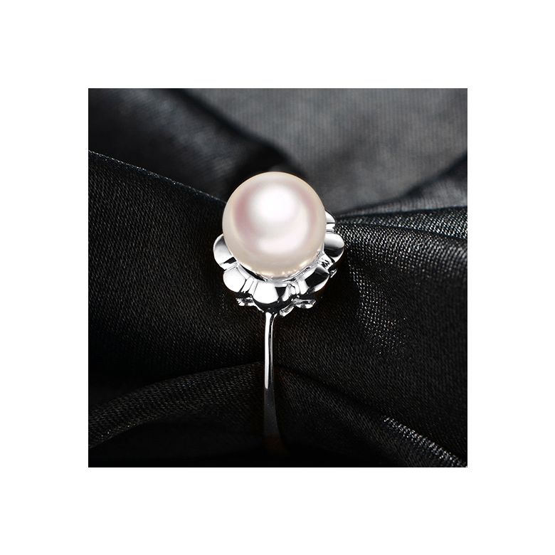 Bague fleur charnelle. Or blanc, perles Akoya Japon - 2