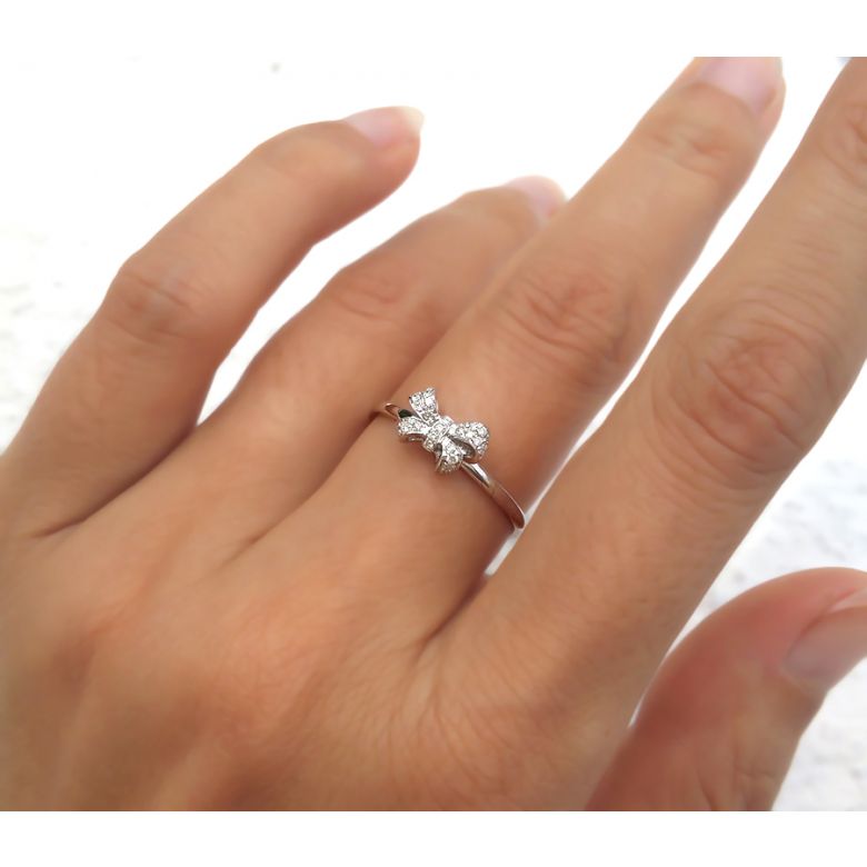 Bague petit noeud Or blanc 18cts. Diamants 0.080ct - 5