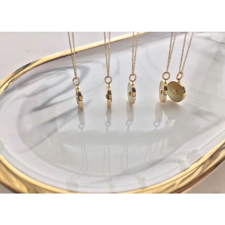 Pendentif Lettre de l'Alphabet - Vos initiales diamantées autour du cou - 13