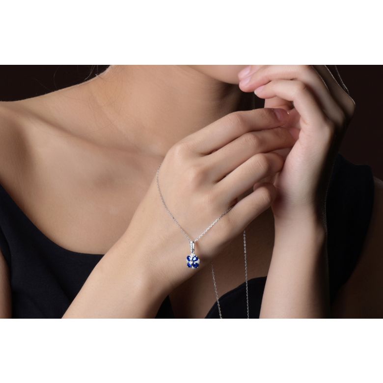 Pendentif solitaire fleur bleue. Or blanc, saphirs et diamants - 6